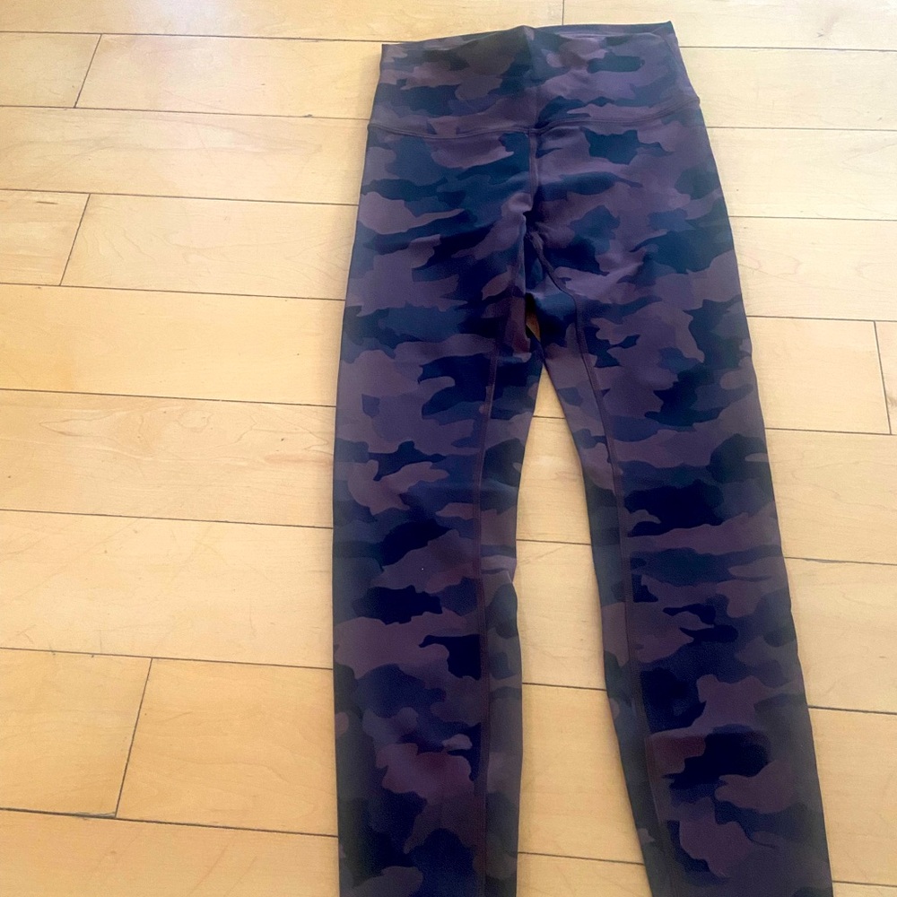 Lululemon 6 black camo leggings - Excellent